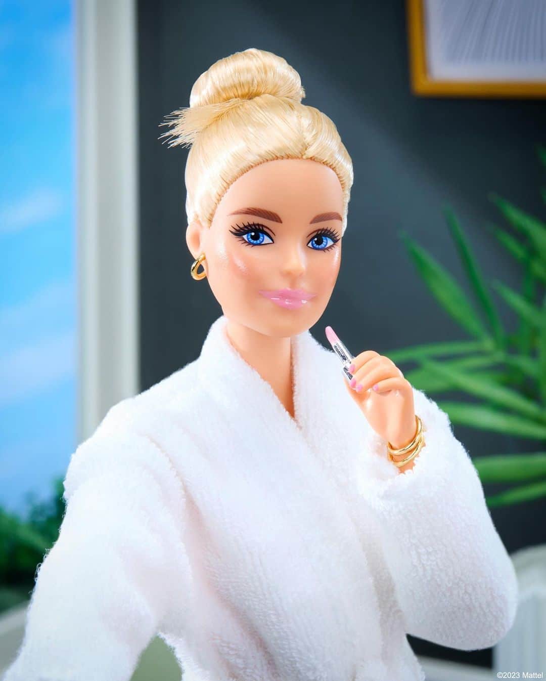 バービーのインスタグラム：「It’s giving glazed. 🍩 #barbie #barbiestyle」