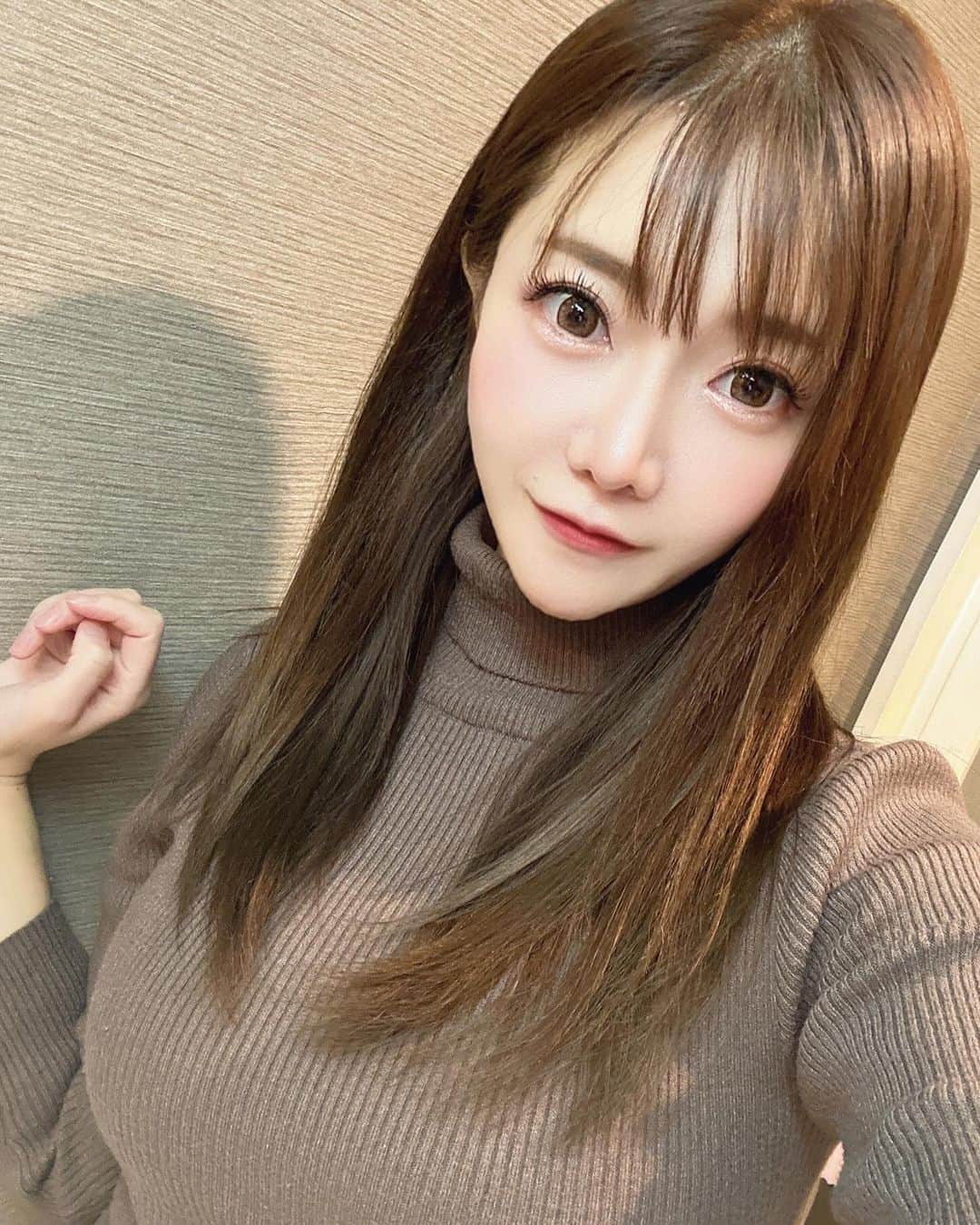 香月亜弥のインスタグラム：「今週もよろしくお願いしますっ🤍🤍🤍 この時間に眠たい( ¯꒳​¯ )ᐝ笑」