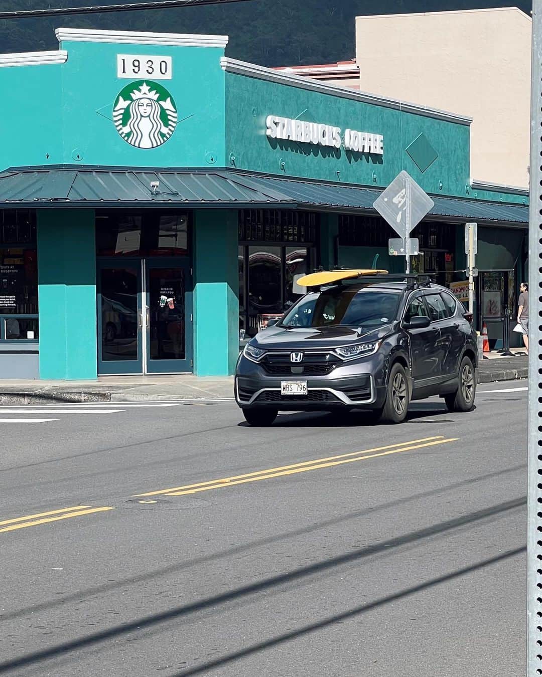 Ramie 山下未紗さんのインスタグラム写真 - (Ramie 山下未紗Instagram)「_ ⛰️☀️ ☕️🥪 ⌚️💥  #hawaii#honolulu#alamoana#alamoanacenter#alamoanabeachpark#waikiki#waikikibeachwalk#royalhawaiiancenter#hawaiistagram#hawaiisbestphotos#honolulucoffee#manoa#starbucks#manoastarbucks#coffeebeansshop#thecoffeebean」12月4日 16時08分 - misa_yamashita