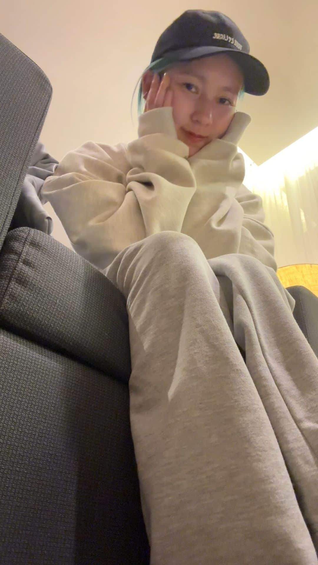 三苫愛のインスタグラム：「娘の熱下がったので日本行きます😭🇯🇵 See you soon☺️」