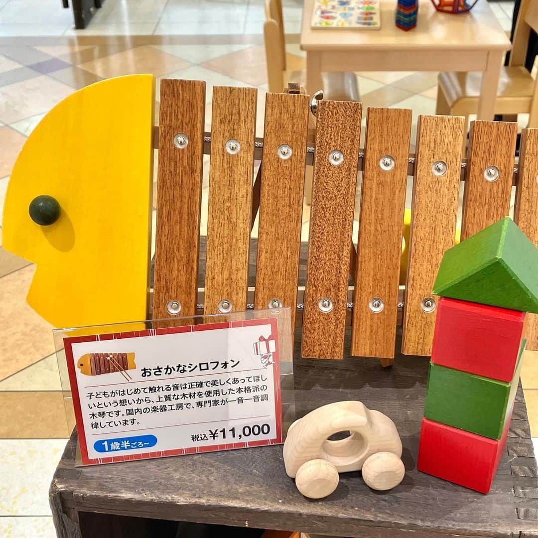 daimarusapporoさんのインスタグラム写真 - (daimarusapporoInstagram)「クリスマスに贈る「あそび道具」🎁 4階 ステラプレイス連絡口で〈ボーネルンド〉期間限定ショップを開催中！  世界中の子供たちに人気のおもちゃが勢ぞろいしました🎄  特に人気なのは、カラフルな図形を組み合わせて自在な形を作れる「マグ・フォーマー」(2枚目)や、おしゃれな色あいのおままごとセット。  様々なあそび方ができ、長く楽しく遊べるアイテムがたくさんです☺️  店頭で実物をお試しできる商品もあるので、クリスマスや年末のプレゼント選びにぴったり！ ぜひ店頭でご覧ください🎅  ※12/25(月)まで  #大丸札幌 #ボーネルンド #おもちゃ #クリスマス #クリスマスプレゼント #遊び道具 #マグフォーマー #積み木 #おままごと #サンタさん」12月4日 16時41分 - daimarusapporo