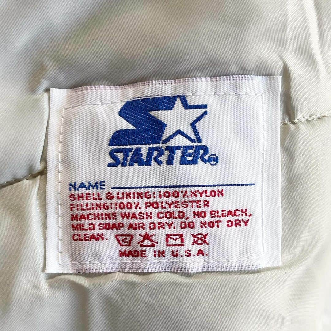 DROP...vintage select shopさんのインスタグラム写真 - (DROP...vintage select shopInstagram)「1990s STARTER MLB Cicago WITE SOX Bycolor sleeve Studium Jacket 【M】  左右の袖の色が違うレアタイプ🌗  襟付き。」12月4日 16時50分 - tokyo_drop