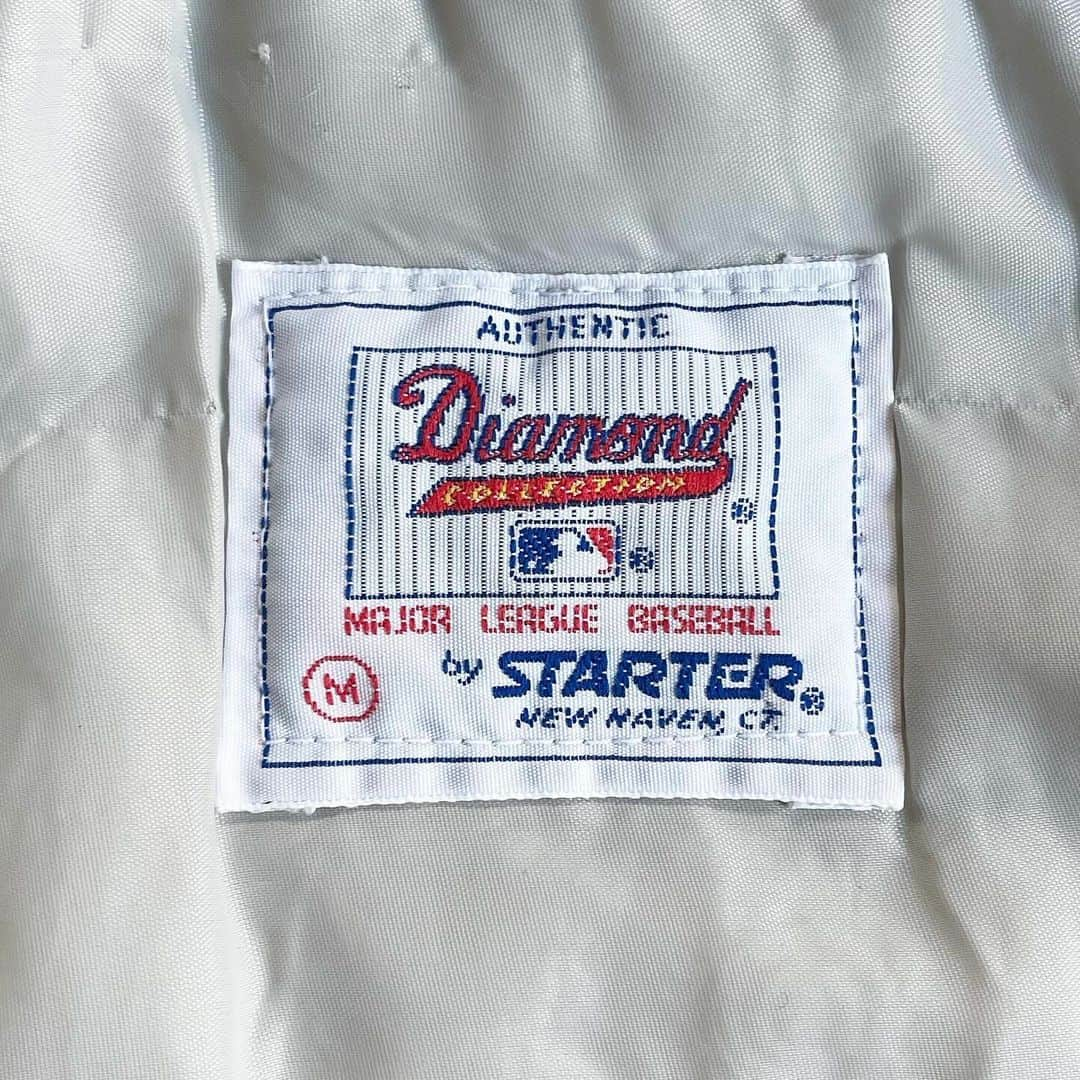 DROP...vintage select shopさんのインスタグラム写真 - (DROP...vintage select shopInstagram)「1990s STARTER MLB Cicago WITE SOX Bycolor sleeve Studium Jacket 【M】  左右の袖の色が違うレアタイプ🌗  襟付き。」12月4日 16時50分 - tokyo_drop