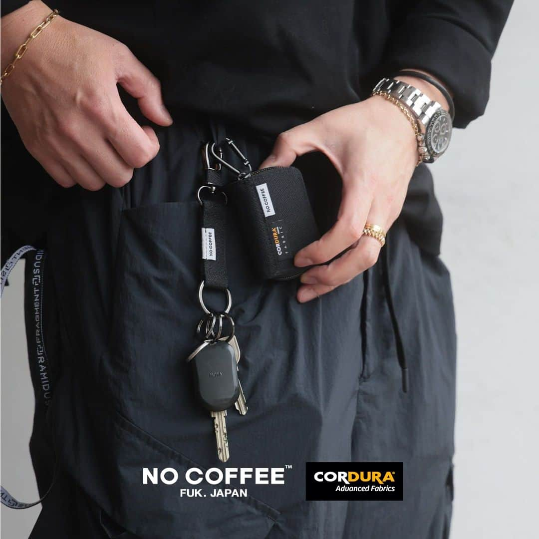 CORDURA®(コーデュラ®)日本版公式アカウントさんのインスタグラム写真 - (CORDURA®(コーデュラ®)日本版公式アカウントInstagram)「"LIFE WITH GOOD COFFEE"をコンセプトとし、コーヒーショップの枠を超えて、さまざまなグッズを展開する福岡のコーヒーショップ「NO COFFEE(ノーコーヒー)」から 続々と魅力的な CORDURA® アイテムが登場しています！   1)CORDURA COASTER 贅沢にCORDURA Ballistic FABRICを使用した コースターです。 販売価格:880円(税込)   2)CORDURA KEY HOLDER カラビナ仕様でカバンやベルトループにも 取り付け可能なキーホルダー。 販売価格:2,200円(税込)   3)CORDURA SMART KEY CASE 車のスマートキー用のケース。鍵の保護も 出来ます。その他小銭入れなどにも使用できます。 販売価格:1,980円(税込) ・ こちらの素敵なお写真は @nocoffee_ さんのお写真です。 ・ CORDURA® （コーデュラ® ）日本版公式アカウントです。CORDURA® は、耐久性に優れた素材として50年以上の実績のあるインビスタ社のファブリックブランドです。 ・ このアカウントでは、みなさんのCORDURA® を使用したプロダクトの自慢の1枚をご紹介しております。当アカウントをフォロー後、「#コーデュラジャパン」のハッシュタグをつけて投稿していただくとリポストさせていただくこともあります。みなさんの素敵な投稿をお待ちしております。 ・ #コーデュラ #cordura #コーデュラナイロン #코듀라 #タフ #耐久性 #素材 #ノーコーヒー #nocoffee #コーヒーショップ #カフェ #福岡カフェ #福岡ショップ #nocoffeefukjapan #bag #keyholder #keycase #coaster」12月4日 17時00分 - cordurabrandjp