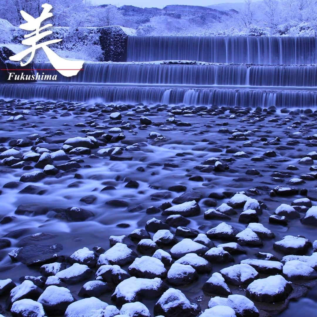 福島県のインスタグラム：「【地蔵原堰堤（じぞうはらえんてい）［福島市］】  地蔵原堰堤は、大正時代に福島市を流れる荒川に造られた砂防施設で、改築・補強を重ね、昭和28年にほぼ現在の姿となりました。  国登録有形文化財、土木学会の推奨土木遺産にも認定されている、歴史的価値の高い建造物です。白い雪に覆われるこれからの季節は、凜とした空気の中に絶景が広がります。  ※写真は過去に撮影したものです。   #地蔵原堰堤 #福島市 #県北地方 #福島県 #fukushimacity #fukushima #RealizeFukushima #NotADreamFukushima #ひとつひとつ実現するふくしま」