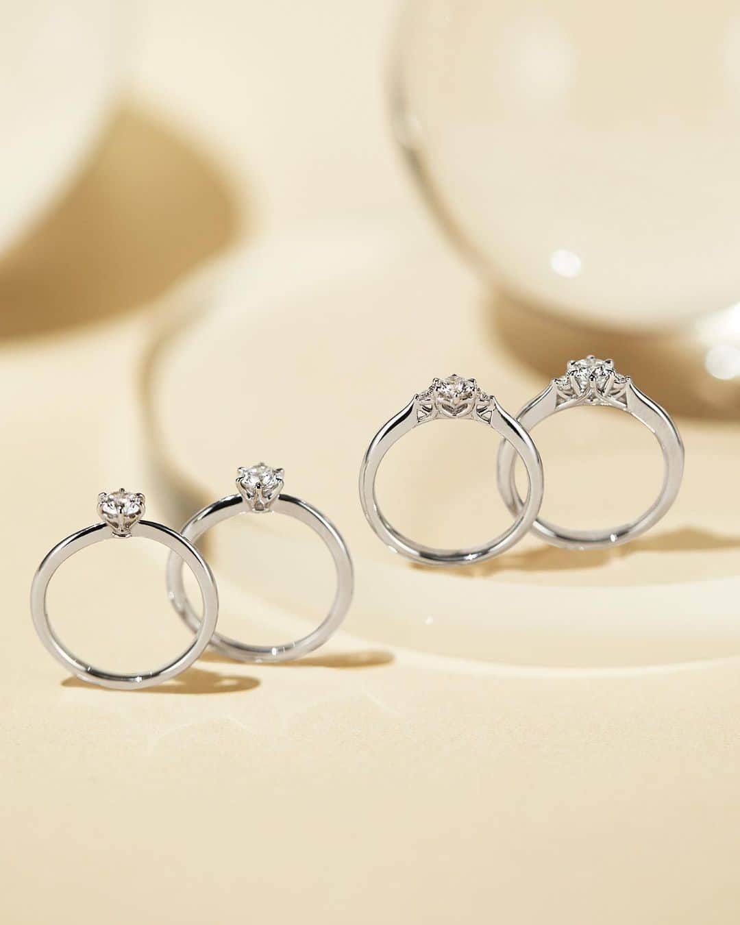婚約・結婚指輪のI-PRIMO（アイプリモ）公式アカウントのインスタグラム：「12/4 はいつもふたり幸せの日。 愛し合うおふたりを幸せにするエンゲージリング。  アイプリモの「ポルックス」と「ポラリス」 その繊細な美しさをサイド面にも上品に表現した 気品漂う“ノーブル“デザイン。  見飽きることのない全方位の美しさ。 唯一無二のエンゲージリングをあなたの指もとへ。  ＜婚約指輪＞Polaris #アイプリモ_ポラリス ＜婚約指輪＞Polaris Noble #アイプリモ_ポラリスNoble ＜婚約指輪＞Pollux #アイプリモ_ポルックス ＜婚約指輪＞Pollux Noble #アイプリモ_ポルックスNoble  ーーーーー ▼アイプリモでは、ご好評のパーソナルハンド診断®を体験いただけます。 ご希望の方はホームページより来店予約をいただくとスムーズにご案内いたします。 @iprimo_official ーーーーー #iprimo #アイプリモ #婚約指輪 #エンゲージリング」