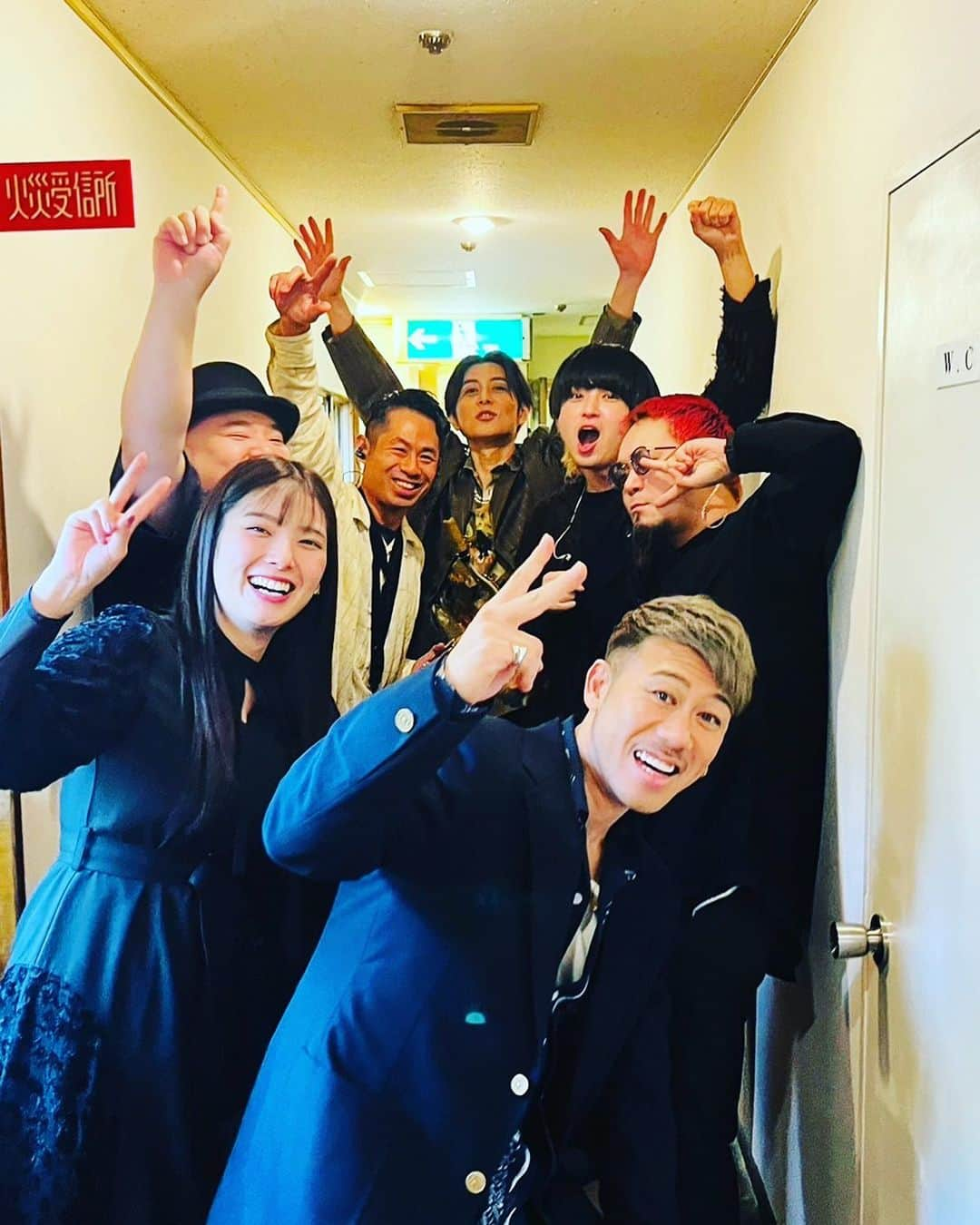 佐藤ミキのインスタグラム：「#CHEMISTRY FCツアー完走‼️  ご来場頂いた皆さん、川畑さん、堂珍さん、バンドメンバーの皆さん、スタッフの皆さんの温かさが本当にありがたかったです。  初めてのコーラスでしたが思いっきり楽しめました😊  素敵な経験を積ませていただきありがとうございました🌸   #CHEMI×CHEMI2023  #ケミケミ  #ケミストリー   #川畑要 さん  #堂珍嘉邦 さん  #後関好宏 さん  #玉木正太郎  さん  #岡本啓佑 さん  #MANABOONさん」