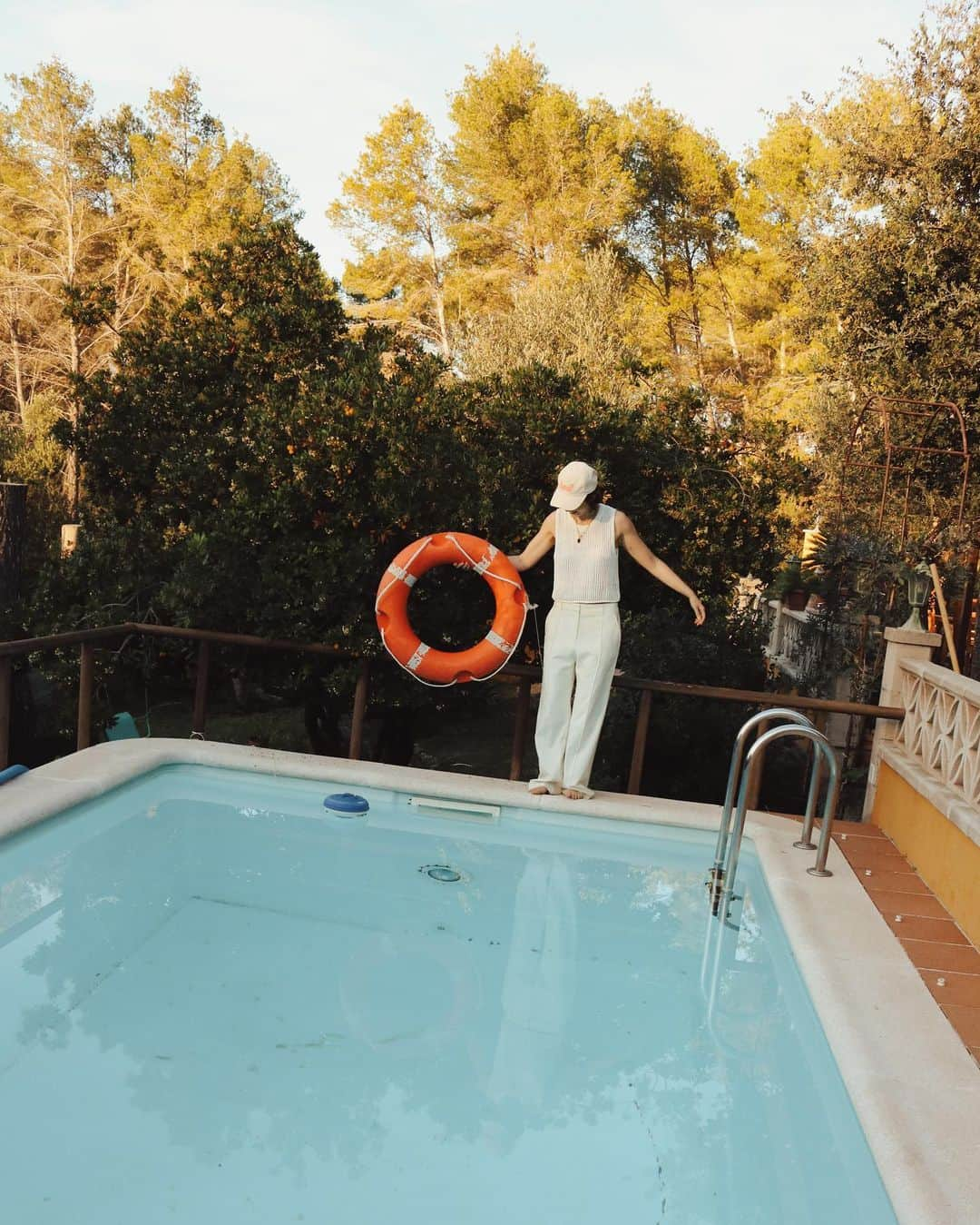 Amelia Zadroのインスタグラム：「A little creative challenge / self-shoot project for @venroy in Mallorca last month ☀️」