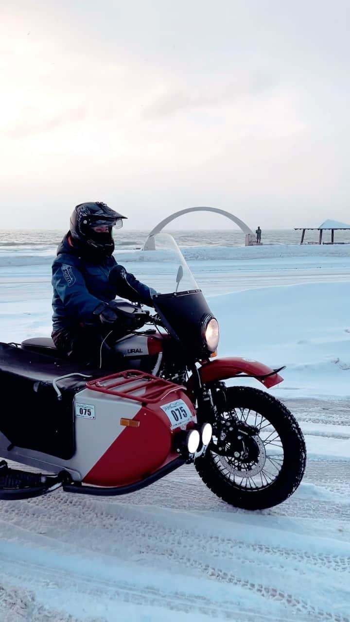 Ural Motorcyclesのインスタグラム：「楽しさ無限大！365日間、どんな道でもどのシーズンでも。 #ウラルアドベンチャー」
