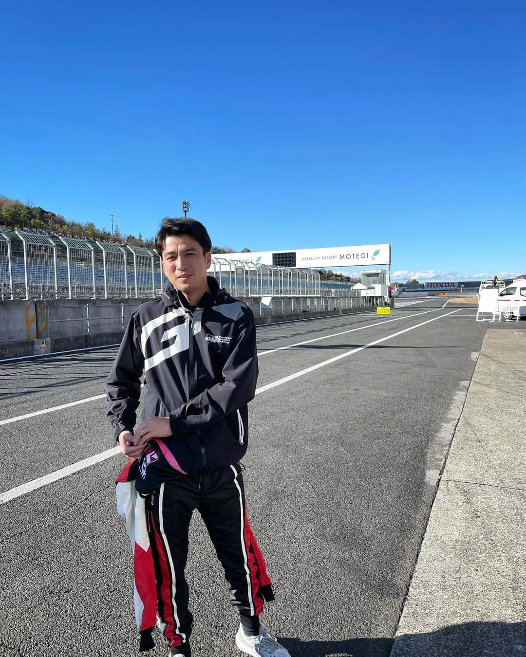 井口卓人さんのインスタグラム写真 - (井口卓人Instagram)「TOYOTA GAZOO Racing Driving experience事故も無く無事に終了致しました👌  今回、僕はadvanceクラスの講義を担当し、蒲生選手、平良選手と共にアドバイスをさせて頂きました‼️  参加された方は、ドライビングスキルが高い方が多く、フリー走行でもマナーを守って楽しんで頂けたと思います😊」12月4日 17時20分 - takutoiguchi