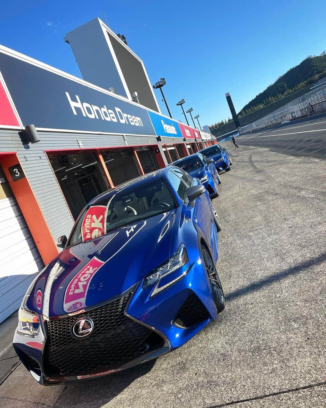 井口卓人のインスタグラム：「TOYOTA GAZOO Racing Driving experience事故も無く無事に終了致しました👌  今回、僕はadvanceクラスの講義を担当し、蒲生選手、平良選手と共にアドバイスをさせて頂きました‼️  参加された方は、ドライビングスキルが高い方が多く、フリー走行でもマナーを守って楽しんで頂けたと思います😊」