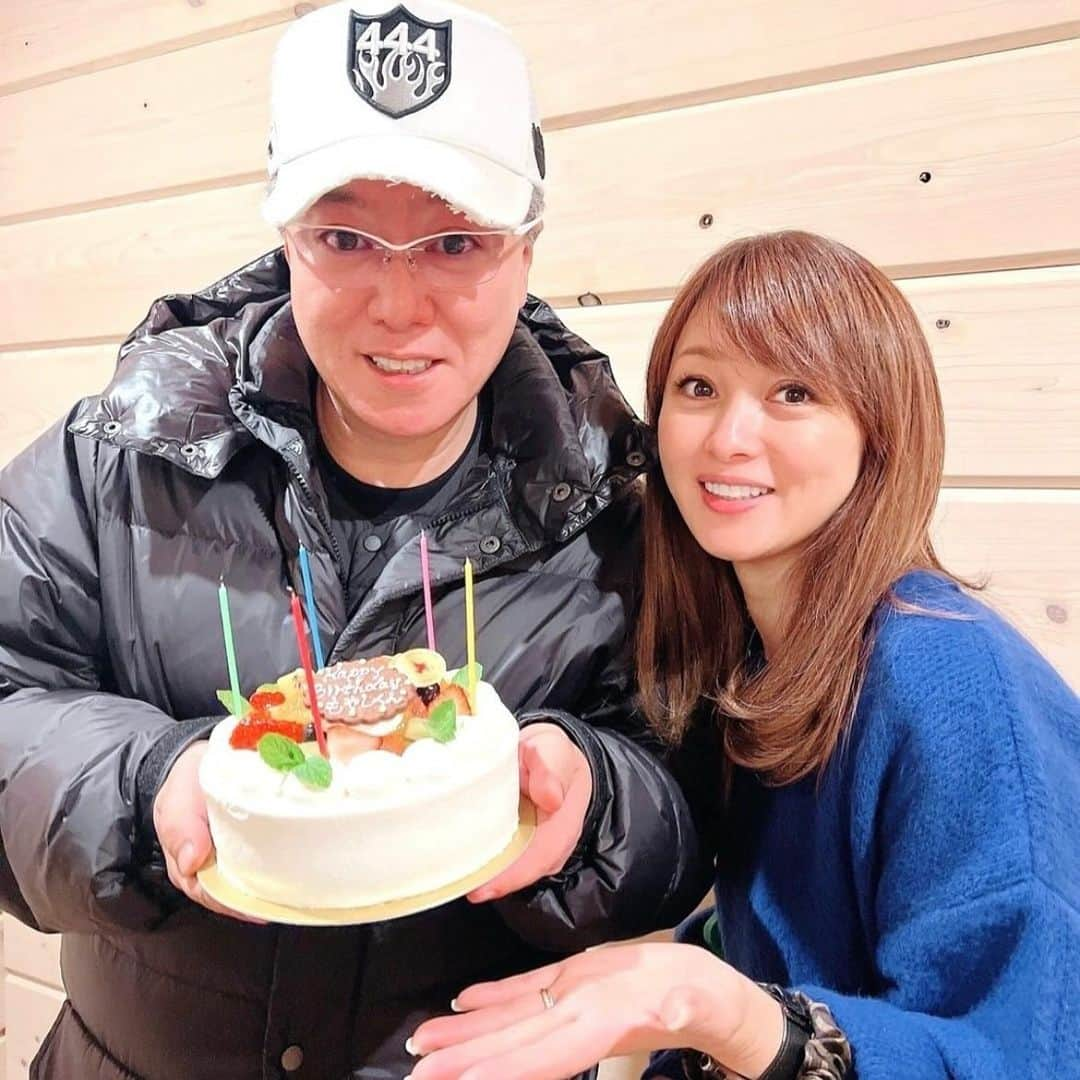 渡辺美奈代さんのインスタグラム写真 - (渡辺美奈代Instagram)「12月4日お誕生日の もやしくんへサプライズ🎂  おめでとう㊗️  #夫婦  #50代夫婦  #旅行  #家族旅行  #サプライズ  #誕生日  #おめでとう」12月4日 17時26分 - watanabe_minayo