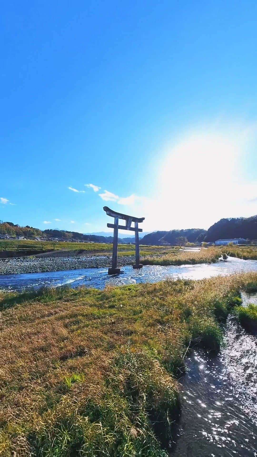 JALのインスタグラム：「. 日本の滝100選の一つ⛩ 📍大分県豊後大野市 #原尻の滝 #DramaticDecember . . Video by @souichirou___ Post your memories with #FlyJAL  #JapanAirlines #JAL #travel #日本の滝百選 #滝 #鳥居 #冬 #winter #大分県 #豊後大野市 #冬景色 #絶景 #絶景スポット #日本 #日本の絶景 #日本の風景 #国内旅行 #旅行 #日本航空」