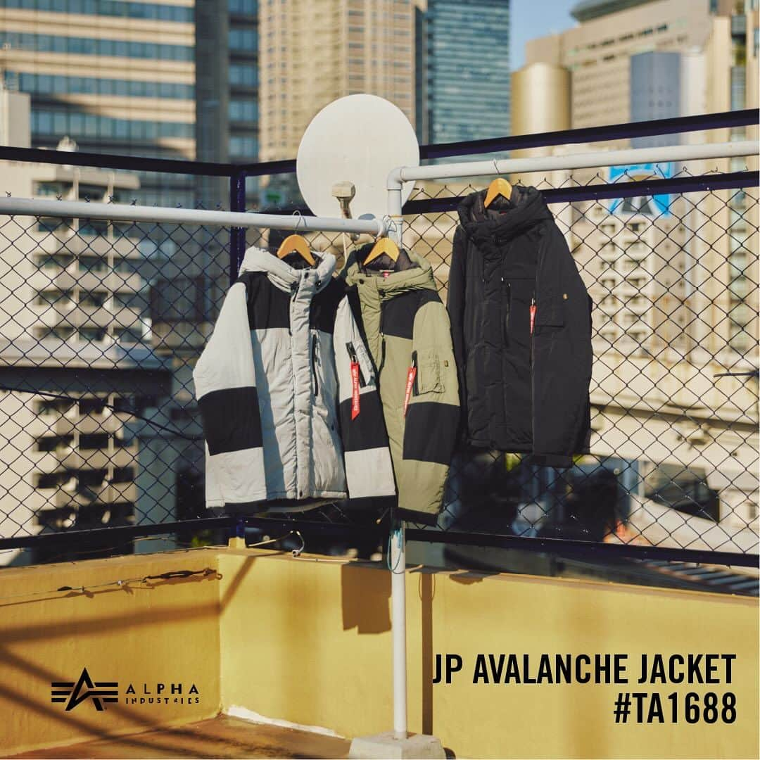 ALPHA INDUSTRIES JAPANさんのインスタグラム写真 - (ALPHA INDUSTRIES JAPANInstagram)「独特なドライタッチ感のある風合いでシワが目立ちにくく、薄手で柔らかな手に馴染みやすいナイロン素材を使用。シワ感のあるナイロンファブリックを使用した、軽やかな着心地で暖かな防寒アウター。  JP AVALANCHE JACKET  #TA1688 ¥29,700(in tax） Col : 001(BLACK/BLACK) , 059(V.GRAY/BLACK) , 069(COOLGRAY/BLACK) Size : M , L , XL    #alpha_industries_japan  #alpha_industries  #ALPHAINDUSTRIES #ALPHA #ALPHASHOP #ナイロンジャケット   #streetsnap #ファッションスナップ #military #fashion #outfitpost #ALPHA渋谷店 #アルファインダストリーズ #ミリタリー  #ミリタリーコーデ #ミリタリーアイテム #ストリートファッション  #アメカジ  #ジャケット #ミリタリージャケット #militaryjacket  #冬アウター #冬コーデ」12月4日 17時30分 - alpha_industries_japan