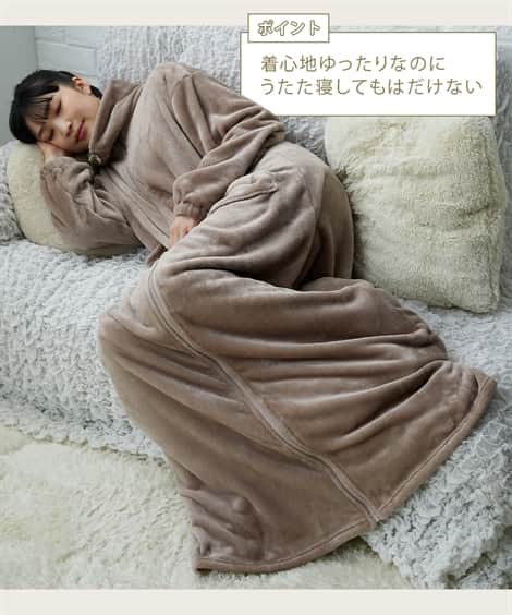 通販のニッセン♡インナーさんのインスタグラム写真 - (通販のニッセン♡インナーInstagram)「. おうちでゴロゴロしているとついついそのまま寝てしまうんです、という人におすすめの着る毛布。 丈を長ーーーーーく設定しているので足まですっぽりのスタイルを実現、毛布をかぶっているような感覚。 コレで冬のうたた寝も怖くない。  ————————————————————— ▼ふわぬくフランネル地を這う着る毛布(ずるずる) size：M～LL‣10L  No.：BEE0123E0016 —————————————————————  ■ご紹介したアイテムは商品タグからそのままご購入いただけます✨ 画像をタップしてみてね！  ■#ニッセンインナー　#ニッセン子育てインナー　のタグ付け投稿をしてくださった方はストーリーにてメンションさせていただく場合がございます。 たくさんのご投稿をお待ちしております✨  ■ニッセン子育てインナーはプロフィールページのURLにて要チェック♪ → @nissen_inner_official  #ニッセン  #nissen #実はニッセン #ナイトウェア #ルームウェア #パジャマ #パジャマコーデ #パジャマ女子 #部屋着 #部屋着コーデ #おうちコーデ #通販 #アンダーウェア #下着通販 #innerwear #子育てママ #子育てママと繋がりたい #子育てインナー #子育て中 #ずるずる #冬の寒さ対策　#着る毛布 #便利アイテム」12月4日 18時00分 - nissen_inner_official