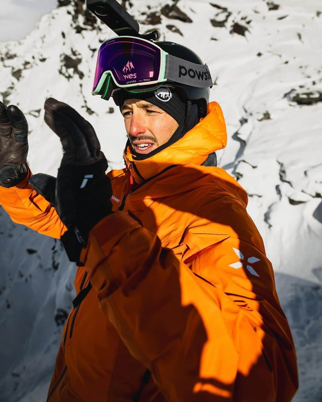 Mammutさんのインスタグラム写真 - (MammutInstagram)「Redefine your freeride & ski touring experiences with the Eiger Free Advanced collection: unmatched performance paired with a thoughtful, conscious design, making every run count. ☄️  Shop the collection via link in bio.  📷 @milosjakobi   #freeriding #EigerFree #mammut」12月4日 21時06分 - mammut_swiss1862