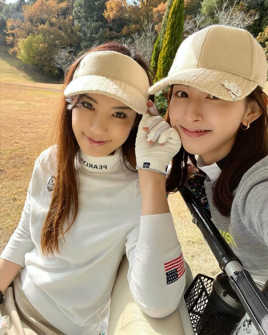 井上麻衣のインスタグラム：「久しぶりのゴルフ⛳️に行ってきました✨  ただ生理と被ってしまったときは漏れてないか心配で集中できないし、 トイレも少ないから焦ってしまう🥺  トレーニング、旅行先や撮影で被るのも出来るだけ避けたいよね💦  そんな女性たちの味方 生理中でも安心！漏れやムレが気にならなくなるショーツ Angelite"アンジェライト" @angelite_official いただきました💕 【高い防水性、環境温度に適応、シームレス】 この3つの特徴が漏れ、ムレ0に繋がるそう。  自分のショーツの上から履くタイプなんだけど ゴワゴワ感もなく2枚履いてる感覚がない😳 パッと見大きいかな？って思ったんだけどフィットして とても履き心地が良かったです✨ お陰で安心してゴルフできました！これはすごい👏  今回は黒のボクサータイプにしたけど色違いで欲しくなる！ これは是非試してほしい💕  こんなキャンペーンもあるから見てみてね♪  ————————————  【プレゼントキャンペーン詳細】  開催期間 2023年12月4日（月）0:00～12月17日（金）0:00  ※在庫に限りがございますので、 期間中であっても在庫がなくなり次第終了となります。  対象商品 全商品（Angeliteレースタイプ/ボクサータイプ）  内容 期間中にオンラインストアで対象商品をお買い上げの際、クーポンコードを入力していただいたお客様に“オリジナル洗濯ポーチ”を1つプレゼントいたします。  クーポンコード 5S9NQQBY1X0X  注意事項 ・お一人様1回のみお使いいただけます。 ・複数お買い上げの場合でも、プレゼントは1個のみとなります。 ————————————  . . . . #PR#Angelite#女の子ママ#子育て#育児#子どものいる暮らし#子育てママ#こどものいる暮らし#4児のママ#4児の母#生理の悩み」