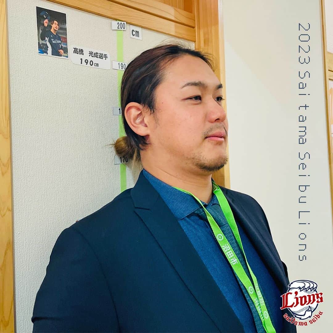 埼玉西武ライオンズさんのインスタグラム写真 - (埼玉西武ライオンズInstagram)「連日、社会貢献活動や 地元での交流に励んでいる #高橋光成 投手⚾️✨  今日は地元群馬県の沼田市親善大使として、 1日学校給食センター所長を務めました。  活動の一環で母校があった利根小学校にも訪問。 生徒たちと給食を食べるなど交流をしました！  最後の1枚ですが、知らぬ間に身長が伸びた！？のか 作ってくれた190cmのメモリがちょっと低いのかも？？ ちなみに、背伸びはしてなかったはず🤣  #埼玉西武ライオンズ  #seibulions  #プロ野球」12月4日 18時00分 - saitama_seibu_lions_official