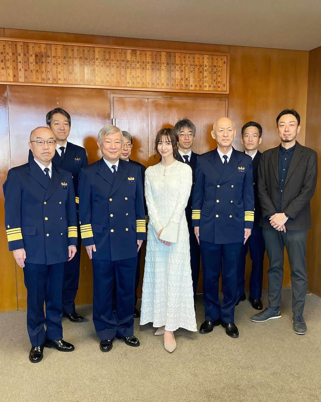 篠田麻里子さんのインスタグラム写真 - (篠田麻里子Instagram)「海上保安庁の皆様、５年間イメージモデルありがとうございました。 イメージモデルを務め、１１８番の認知度向上に少しでも貢献できていれば幸いです。 今回、長官から感謝状をいただき、大変嬉しく思います！ 引き続き海上保安庁ファミリーの一員。 というありがたいお言葉を頂き感謝しております。  今後も、海の安全を守ってくださる海上保安庁を応援していきます。　  海での事件、事故は１１８番♡  #感謝状贈呈式」12月4日 18時03分 - shinodamariko3