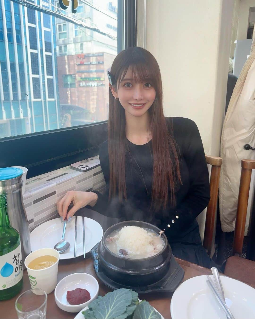 MAYUさんのインスタグラム写真 - (MAYUInstagram)「. ホテルの朝食でオムレツがあると絶対に頼む😋💛 チーズ多めが個人的にすき！ そしてケチャップでハートかきがち❤️ . みんなは卵料理は何がすき？🍳 . 6枚目は参鶏湯やさん 前に友達と韓国行った時にたまたま見つけたお店で、 美味しかったからまた行ってみた！☺️ 熱々すぎて、湯気がすごい💭 観光客の人があまり来なそうな地元の人たちが集まるようなお店で、ローカル感がとっても良かったよ✨ . . #旅行#韓国旅行#女子旅#ソウル#朝食#参鶏湯#trip#travel#seoul#korea#koreatravel#miumiu#moncler#삼계탕#조식#여행#여행스타그램#여행에미치다#용삼계탕」12月4日 18時08分 - mayu.kina_golf