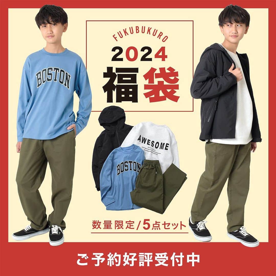 GLAZOSさんのインスタグラム写真 - (GLAZOSInstagram)「@glazos_official⇦🍂GLAZOS秋冬新作のご紹介⛄  2024年福袋　予約受付中🎉 ￣￣￣￣￣￣￣￣￣￣￣￣￣  GLAZOSオリジナル福袋は人気の＜着まわしできる福袋＞ アウターが付いて、なんと5,500円！とってもお得なセットです☺️  毎年大好評の【着まわしできる】をテーマに、 裏ボアアウター、 裏起毛トレーナー、 長袖Tシャツ、 シェフパンツ、の✨④点セット✨  デイリーに着まわしやすい豪華なラインナップです◎ 便利なナップサック付きでお届け！ 黒くてシンプルなので重宝しそう♪  全アイテム、普段のコーデにも合わせやすく何通りもの着まわしができて、とっても便利！  GLAZOSのお得な福袋、ぜひお試しください👀  ✔️過去のこちらの投稿もぜひチェック→→2023年9月25日  ▼▼▼▼▼  ーITEMー 商品名:【2024年福袋】【GLAZOS】 通常価格:￥5,500 品番:3736901 130～170cm  ●アウター 身頃とフード裏にはボア素材を使用。 袖裏はタフタ素材で滑りやすく着脱楽々♪ 薄中わた入りで暖かく春先まで使える優れもの。  ●裏起毛スウェット 人気のバックプリントのあったか裏起毛トレーナーです。 肩を落としてラフに着られるゆったりめのサイジングで、旬なコーディネートを作り出してくれます。  ●長袖Tシャツ ベーシックな天竺生地の長袖Tシャツです。 着回ししやすい人気のブルーカラーに、カレッジロゴが映えるシンプルなデザイン。  ●パンツ 存在感のある旬なルーズシルエットが魅力のシェフパンツ。 ゆったりとしたテーパードシルエットで、脚の形を気にせずリラックスして着用いただけます。 生地の表面にピーチ加工（微起毛）を施すことで暖かい肌触りに。 ウエストゴムで着脱楽々です。  ※お届け日について ご注文順に2023年12月下旬より順次お届けになります。 入荷が遅れる可能性があり、遅れた場合は遅れた分、お届けにお時間を頂戴する可能性がございます。予めご了承のほど宜しくお願いいたします。  ▼MODELーーーーーーーーーーーーーーーーーーーー 身長159cm　体重41kg　着用サイズ：160 ーーーーーーーーーーーーーーーーーーーーーーーーー #glazos #グラソス #jurassicworld #jurassicpark #cinema #movie #fashion #mensclothing #coordinate #福袋2024 #福袋 #通学 #通学コーデ #ナルミヤオンライン #ナルミヤ #アメカジ #お出かけコーデ #キッズファッション #子供服 #中学生コーデ #中学生男子 #小学生コーデ #小学生男子 #お洒落さんと繋がりたい #男の子ママ #子供服 #ストリート #ストリート男子 #ストリートコーデ #メンズ服 #メンズコーデ」12月4日 18時10分 - glazos_official