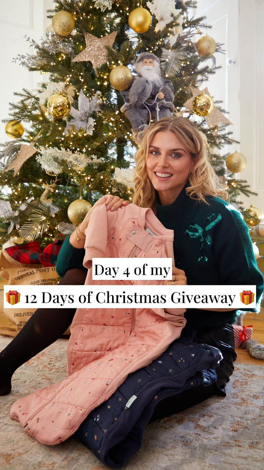 Ashley Jamesのインスタグラム：「**CLOSED** ad ADVENT GIVEAWAY DAY 4: win a years supply of @ergopouch.uk 🤶🏼❤️  As most of you will know, I’ve been absolutely raving about this brand for ages. They have been such a hit in our home for both Alf and Ada. We have the sleep-suits in 2.5tog, which we have found are perfect to keep them both nicely snug, especially with the sudden and extreme drop in temperature. o more waking in the night when the duvet comes off🥶   You will win a whole years supply for your little/s meaning you are still covered for the whole year!   So to win you: ✨must be following me and @ergopouch.uk  ✨ LIKE and COMMENT why you’d love to win and TAG A FRIEND you think would also love to win* ✨You can comment as many times as you like - the winner will be selected by random generator, so the more you comment the more chance of winning! ✨I will announce the winner in 48 hours, announcing on stories and messaging privately asking for your address - and I will do so on this account only. I won’t be asking for bank details so please don’t reply to any fake account if anyone reaches out other than my page.  ✨ Must be UK based  ✨ Those who dedicate their time being horrible about me and others on gossip websites need not apply. 🤪  The winner will be picked at midday on the 6th December.   So merry Christmas, thank you, and good luck! ❤️✨」