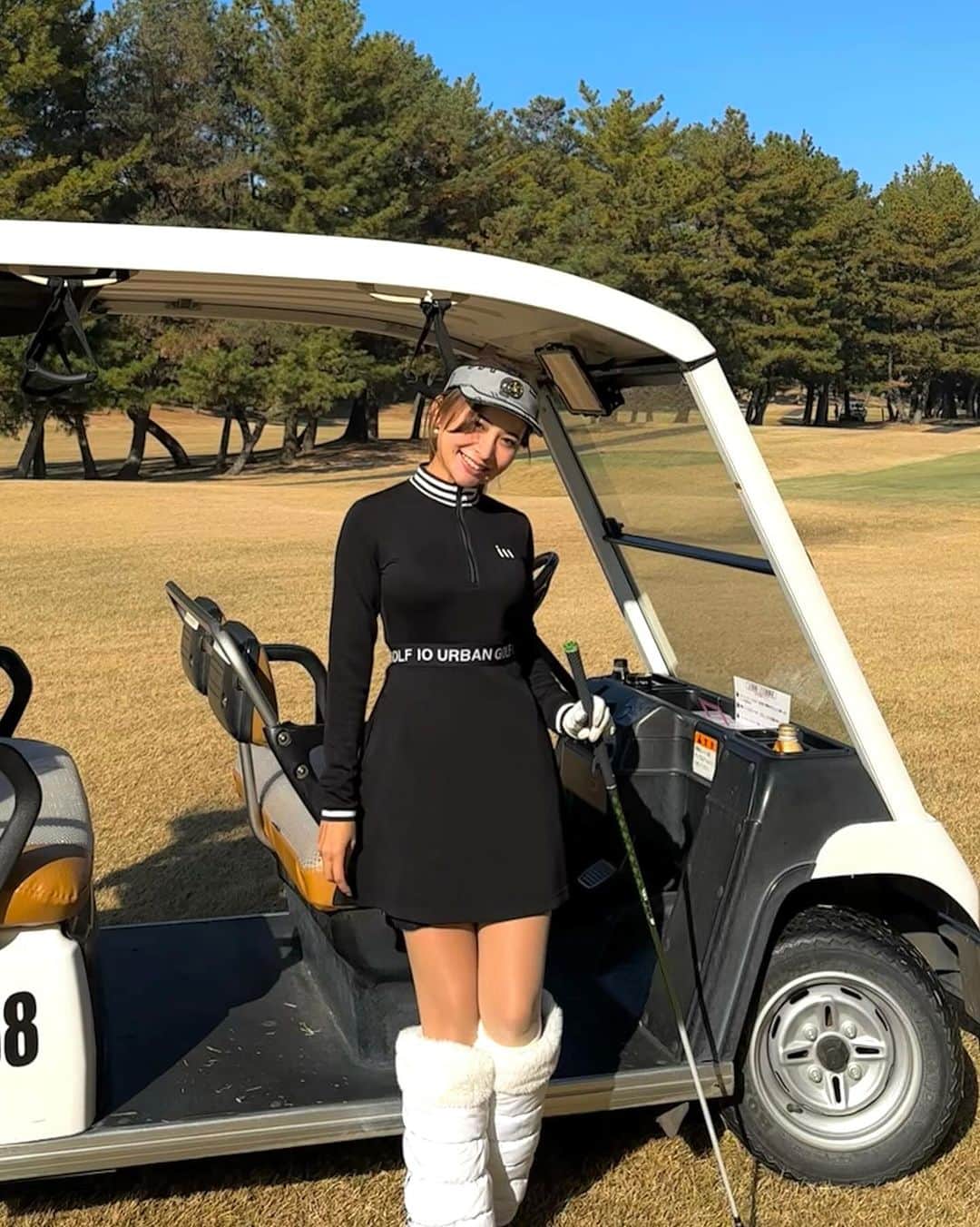 YUKAのインスタグラム：「寒さに怯えてかなり着込んで挑んでしまう、、🏌️‍♀️笑 ポカポカ陽気でゴルフ日和でした〜☺️🍂💓  wear @__iourbangolf   #golf#golfwear#golfer#ゴルフコーデ#高尔夫球#福岡ゴルフ#九州ゴルファー#ゴルフウェア#ゴルフ女子#ゴルフ好き#ゴルフ好きな人と繋がりたい#小郡カンツリー倶楽部」