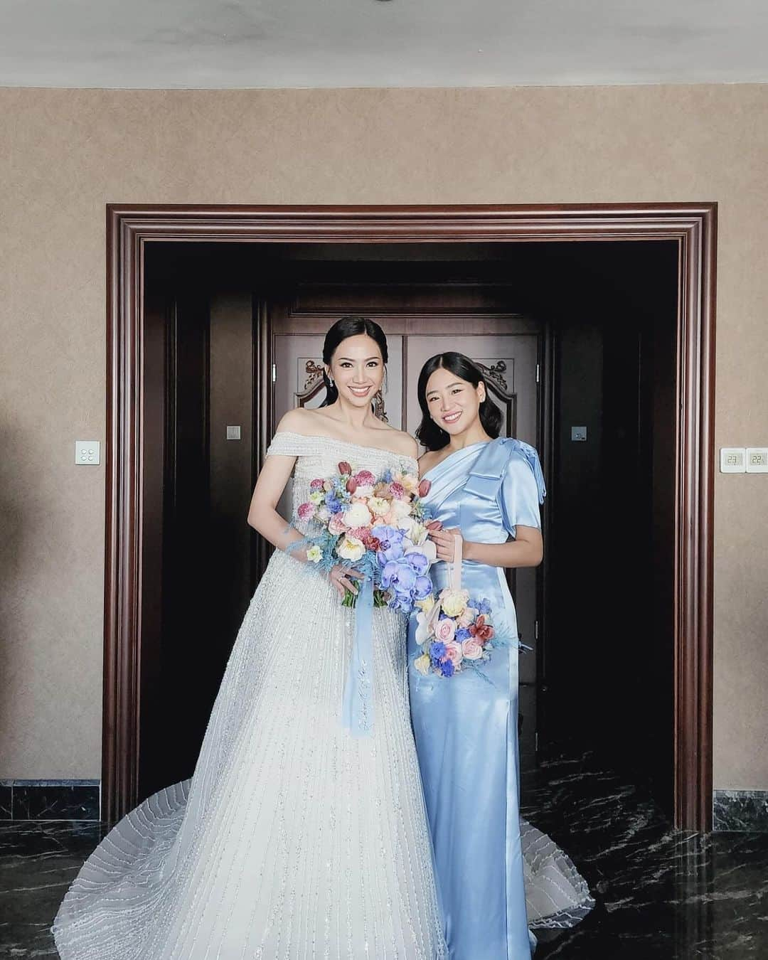 仲川遥香のインスタグラム：「Kemarin lupa posting foto sama Shania🥰❤️ Shania cantik banget ya🥺💓💓💓💓 @shanju   #indonesia #jakarta #wedding #💒 #ジャカルタ生活 #結婚式 #仲川遥香」