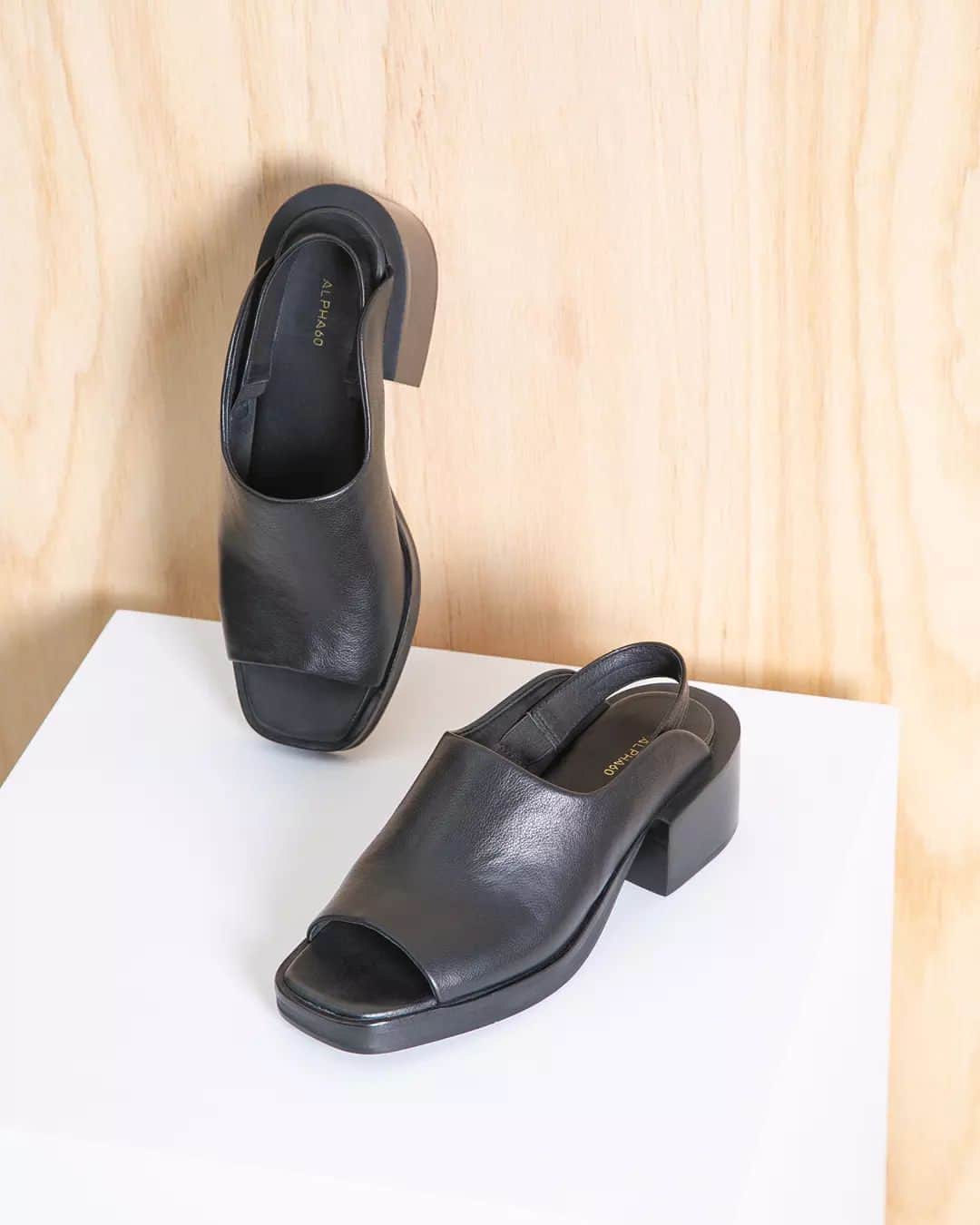 アルファ60のインスタグラム：「Our best-loved shoe, the Lucy Heel makes a wonderful gift this giving szn... Shop in store and online!」