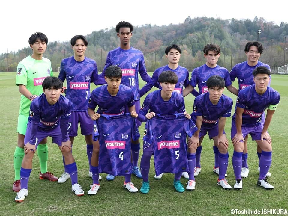 ゲキサカさんのインスタグラム写真 - (ゲキサカInstagram)「広島ユース、神村学園を退けてプレミアWEST制覇!! 1年生MF小林志紋が頂点に導く決勝弾!!  #高校サッカー #サンフレッチェ広島ユース #神村学園高 #高円宮杯プレミアリーグ #soccer #football #サッカー #フットボール #⚽️ #gekisaka #ゲキサカ ©︎Toshihide ISHIKURA」12月4日 18時28分 - gekisaka