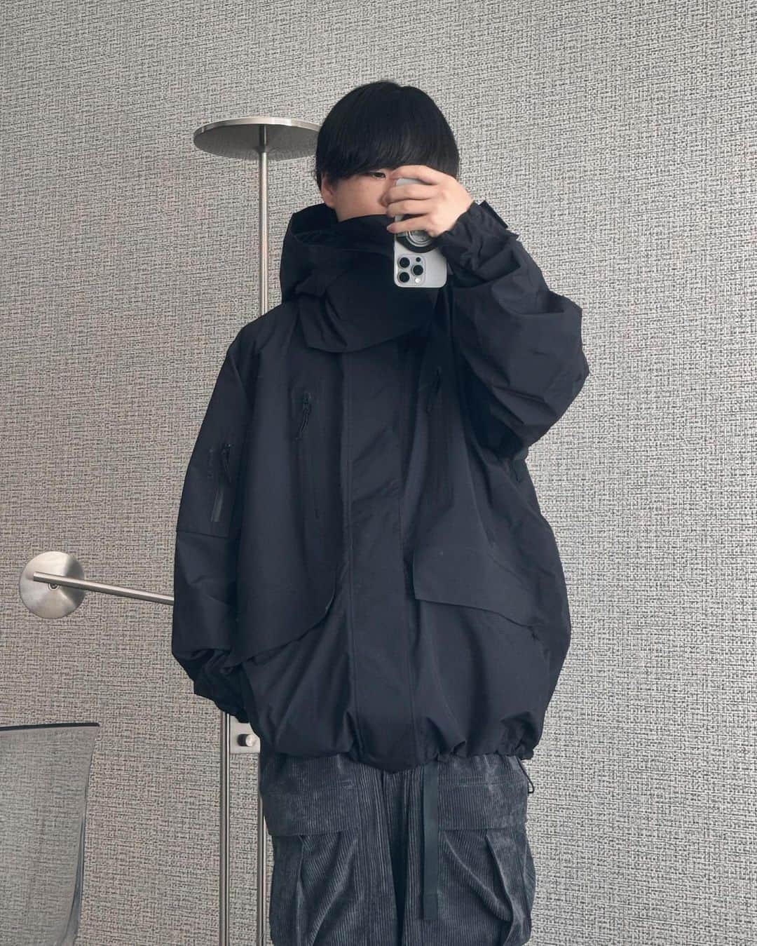 げんじさんのインスタグラム写真 - (げんじInstagram)「とある日のコーデ🤳🏼  スキーでも使えちゃう機能性抜群なアウター⛷️ これ着てると無敵な気分になれる。。。！  ︎outer #goldwin #kaptainsunshine #batoner  pants #nhoolywoodcompile #gramicci  shoes #on  #メンズファッション #ファッション#今日のコーデ #今日の服 #fashion #mensfashion #23aw #23fw #winter #ootd #outfit #styling #패션 #스타일 #코디 #옷스타그램 #데일리룩 #오오티디 #데일리룩 #스타일링 #아웃핏 #코디」12月4日 18時28分 - genji_official_