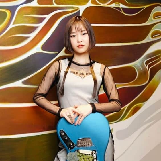 Reiのインスタグラム：「🎙️Interview on Forbes🎙️ JP/ENG  Forbesにてインタビューが公開されました🎙️ 去年受賞させていただいた「Forbes JAPAN 30 UNDER 30」のお話や、新作の話、わたしが思う社会の中での音楽の役割についてなどたっぷりお話させていただきました。  ぜひお楽しみください。 リンクはストーリーズより。  I was interviewed on Forbes Japan! I had the honor of receiving the Forbes 30 under 30 award last year, and this interview was about that and also about my recent thoughts about the roll music plays in modern society, and about my latest new album. link in stories!  beauty @harukaaaaaa0819  styling @shotamyzk and @guita_rei  clothes @dressedundressed   #VOICERei」
