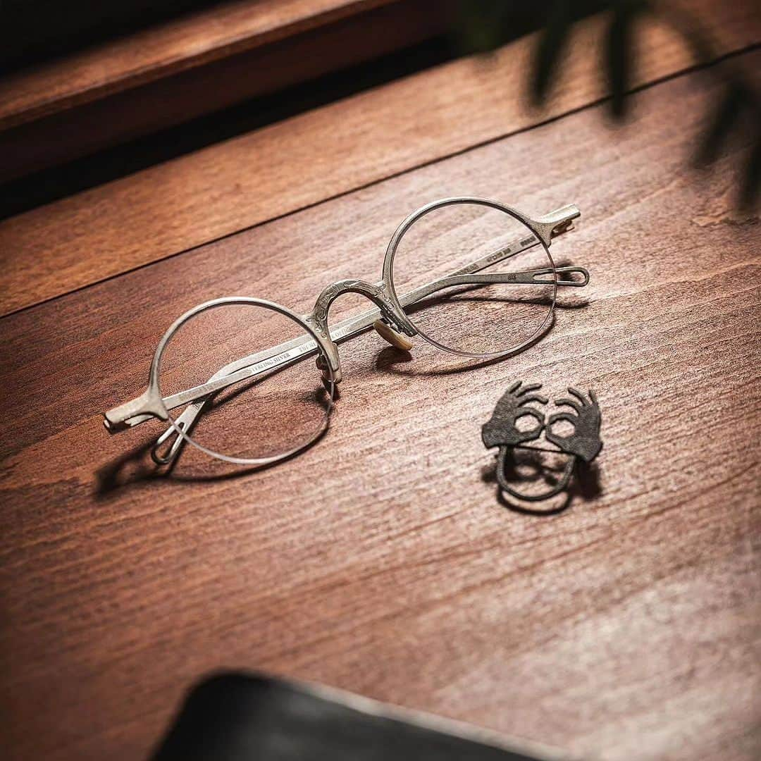 リガーズのインスタグラム：「Repost @thenewblackoptical  Don't miss the #RIGARDS Winter Showcase 2023 at the TST location starting Dec 1.  10 pairs of Limited Edition, hand-engraved by our skilled artisans, individually numbered, over half sold.  #HandmadeForYourFace #ExperienceTheOriginal」