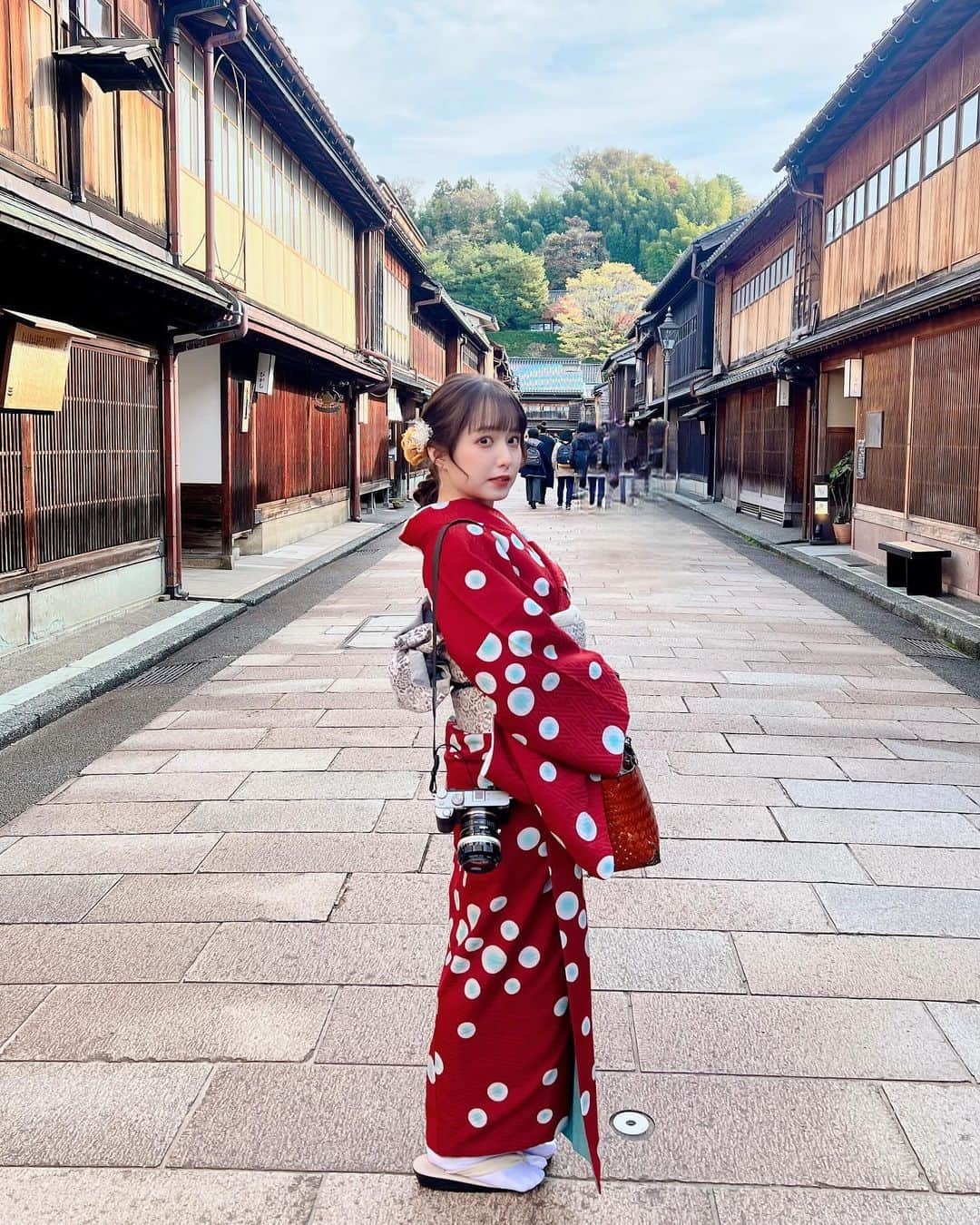 前田美里さんのインスタグラム写真 - (前田美里Instagram)「金沢一人旅…🍁お着物着ると心が落ち着きます。 . . #ひがし茶屋街 #金沢 #石川県 #着物 #紅葉  #グラビアアイドル  #アイドル  #被写体 #ファインダー越しの私の世界 #写真好きな人と繋がりたい  #写真 #ヲタク #櫻坂46 #欅坂46 #日向坂46 #フォロー #フォロワー募集中 #gravure #idol #kimono #japanesegirl #follow #followme #좋아요 #팔로우미 #팔로미 #오오티디 #화보」12月4日 18時30分 - maeda_misato