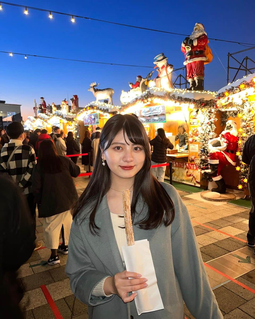 夢花さんのインスタグラム写真 - (夢花Instagram)「ChristmasMarket🎄💞✨ 　  あと3週間でクリスマスだって🥹❕  友達にアナウンサーがリポートしてるみたいって言われた笑 なんか共感できる😂😂  今年は冬イベントたくさん行けてて満喫してるな〜❄️🤍 　  #クリスマス #クリスマスマーケット #christmas #christmasmarket #スカイツリー」12月4日 18時31分 - dreamm_flowerr