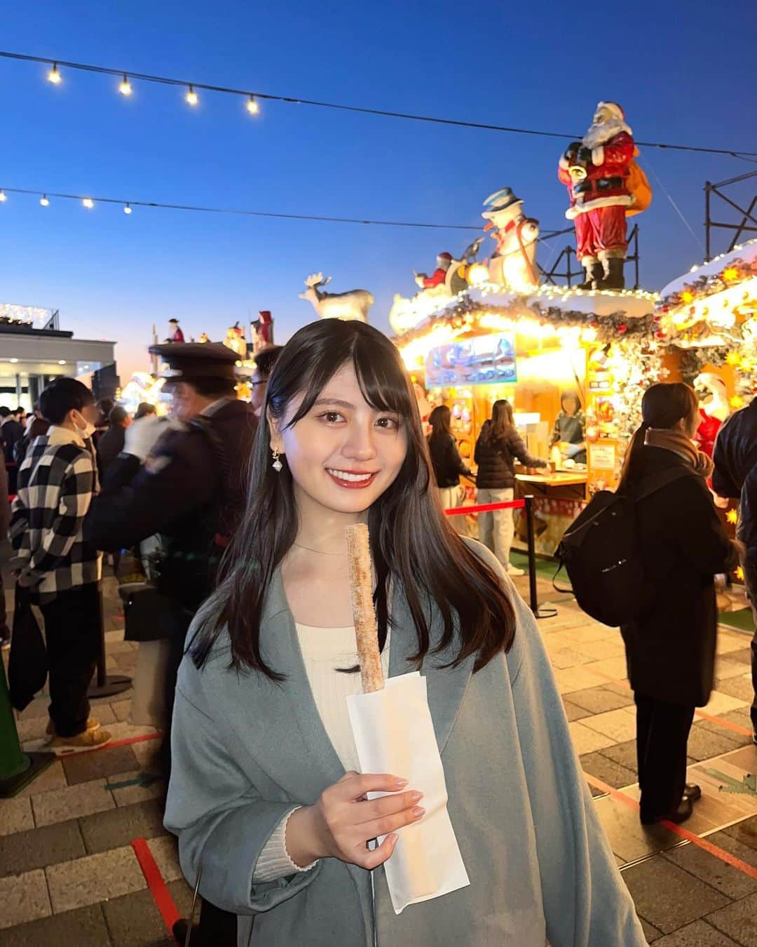 夢花さんのインスタグラム写真 - (夢花Instagram)「ChristmasMarket🎄💞✨ 　  あと3週間でクリスマスだって🥹❕  友達にアナウンサーがリポートしてるみたいって言われた笑 なんか共感できる😂😂  今年は冬イベントたくさん行けてて満喫してるな〜❄️🤍 　  #クリスマス #クリスマスマーケット #christmas #christmasmarket #スカイツリー」12月4日 18時31分 - dreamm_flowerr