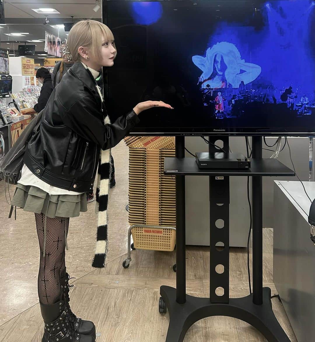 猫宮まつりさんのインスタグラム写真 - (猫宮まつりInstagram)「二列目で拝んだ衣装を再度拝みに…オタ活……！！ #椎名林檎と彼奴等と知る諸行無常」12月4日 18時42分 - neko3fes