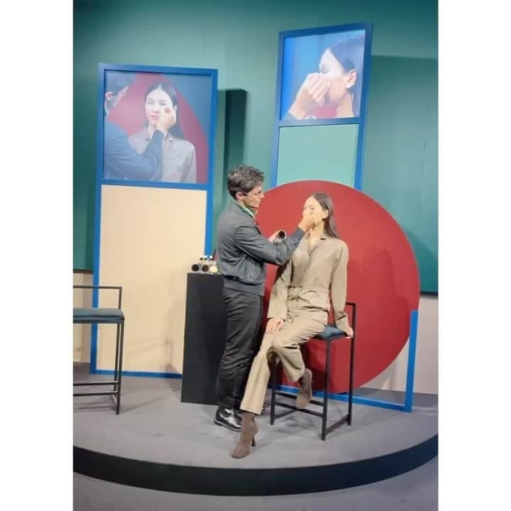 河嶋希のインスタグラム：「@hermes @gregoris  Hermès beauty内覧会。Creative directorグレゴリスさんのデモンストレーション。」