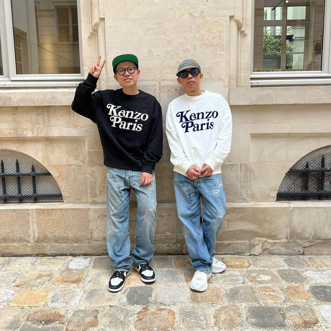 ケンゾーのインスタグラム：「Artistic Director @Nigo and Artist @Verdy have developed a close bond during the course of their relationship over the years.   Thanks to their longtime friendship, Nigo trusted no one better than Verdy for his 1st collaborative collection for KENZO.  The result is a collection blending key aspects of both artists signature styles exploring the youth culture, rebellion and street style.   The #KENZOxVERDY collection is now available worldwide on KENZO.com and stores.」