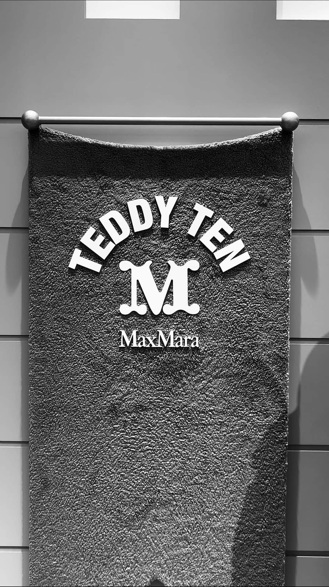 長谷川ジェニファーミラのインスタグラム：「@maxmara Teddy 10th anniversary 🧸 #PR #MaxMara #MaxMaraTeddyTen @MaxMara」