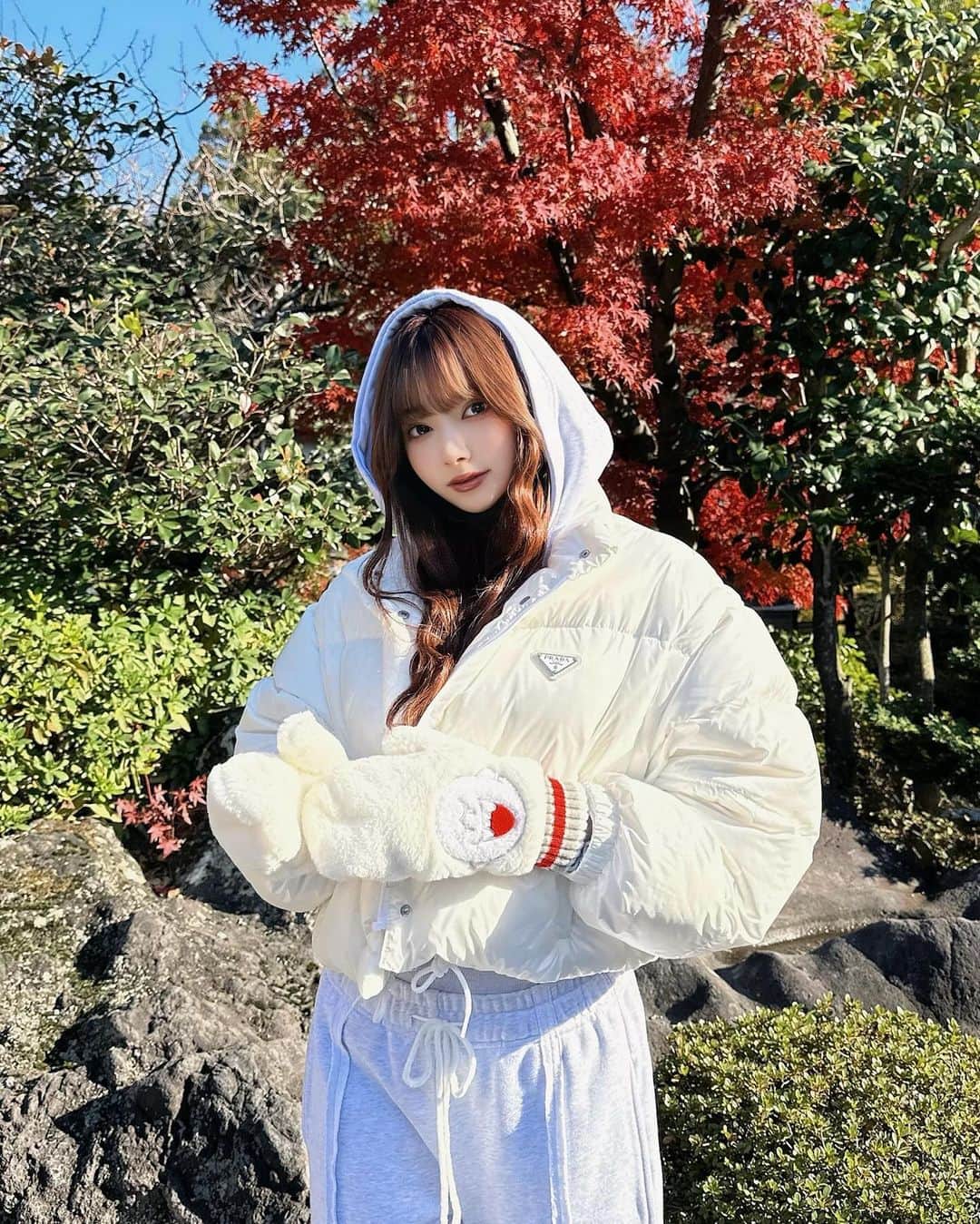 PyunA.(ぴょな)のインスタグラム：「京都行ってきた♡真っ白雪だるま⛄️ 寒すぎたからずっとこの手袋つけてた😂ぽかぽかさん」