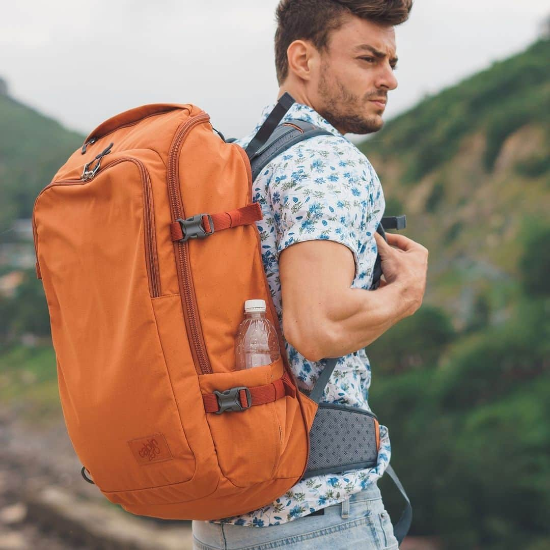 CABINZEROのインスタグラム：「🔥 From carry-on bags to travel accessories, CabinZero has everything you need to make your travels merry and bright! Get 20% off with code XMAS2320.  🛍 https://www.cabinzero.com/?utm_source=Social+Media&utm_medium=Facebook&utm_campaign=Christmas+gifts  #CabinZero #Travel #backpack #packing #Zerohassletravel #Winnter #Christmas #Sale #backpacksale #Christmasgift #Gift #Idea」