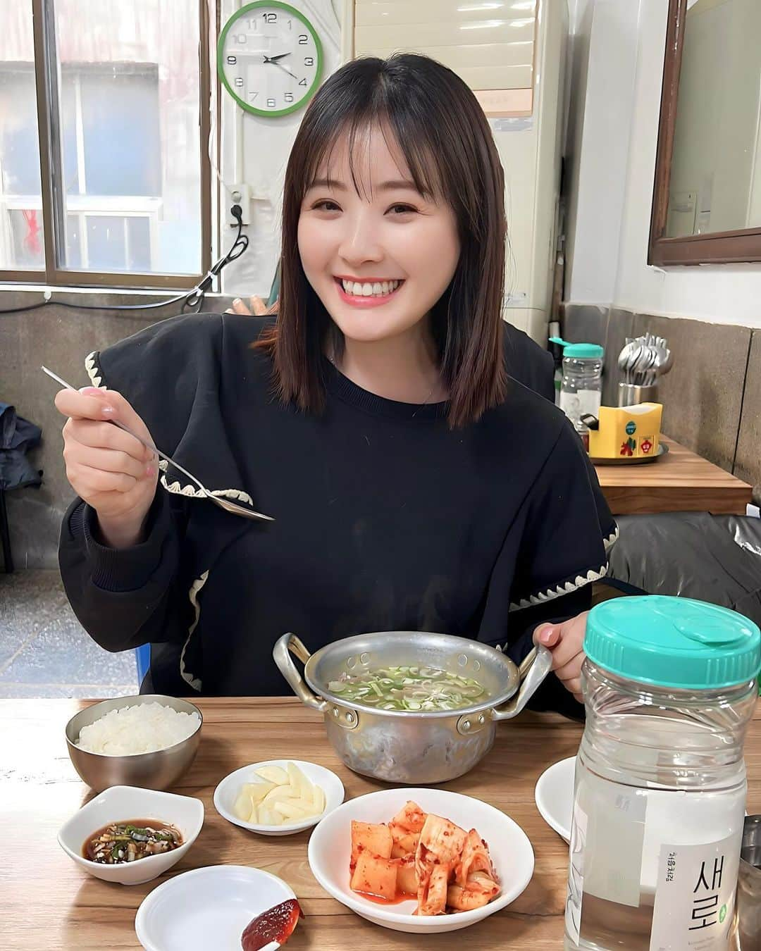 江頭ひなたのインスタグラム：「I went on a trip to Korea. Lunch at Namdaemun.It was very delicious  韓国旅行に行って来ました😊 1日目のお昼は、タッコムタン！このローカルのお店が大好きで美味しくて、毎回くるの💕 英語も通じないしメニューもハングルのみ！ そのローカル感が良き💕 地元の人が通うお店！ オススメだよ！！  📍タッチンミ ソウル特別市 中区 南大門市場キル 22-20  #韓国旅行 #南大門 #タッコムタン #서울여행 ソウル #海外旅行 #travel #trip #korea #seoul」