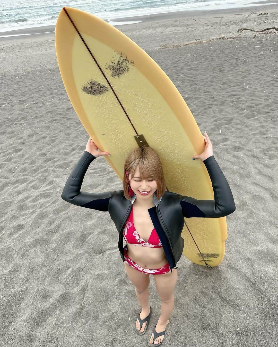 牧野広実のインスタグラム：「⑅◡̈*  　　　　 #attacca ♡  　　　　 　　　　 #surfing #surfgirl #サーフィン女子 #サーフィン #mellowwetsuits #メローウェットスーツ」