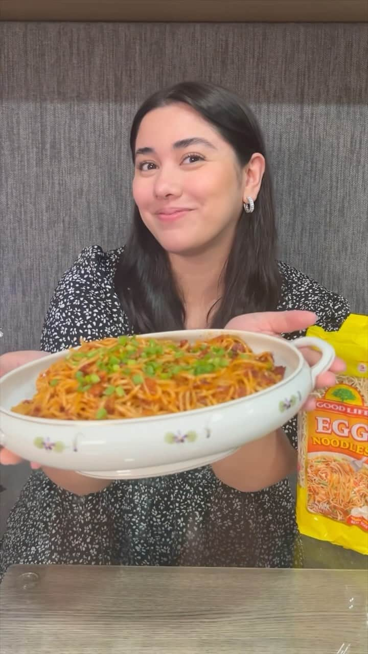 ローレン・ヤングのインスタグラム：「Spice up your holidays by making this easy Gochujang Egg Noodle recipe! Using Good Life Egg Noodles because they’re made with real eggs. Taste the Good Life this holiday season! SARAAAP! #TasteTheGoodLife #GoodLife @tastethegoodlifeph」