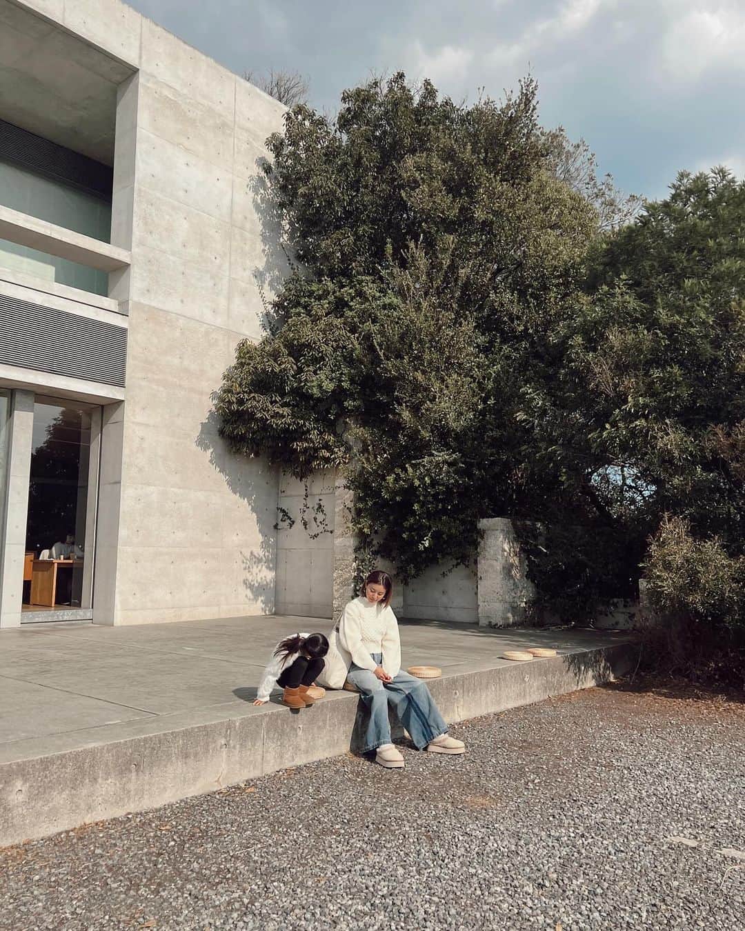 山中美智子さんのインスタグラム写真 - (山中美智子Instagram)「岡山からの直島 女子旅✌🏾 みんなで来れて最高でした✨  ありがとう岡山&香川県🤍  1-4  @sanamane_naoshima  海も目の前。 芸術的なサウナと、朝ごはんまでめちゃくちゃ美味しいグランピング施設🌴  マヨネーズエッグトースト🍞真似したい🍳  5  I♡湯　大きな🐘がいる銭湯♨️  6 .7 地中美術館の中にあるカフェにて　瀬戸内海を眺めました  8 宇野港から直島はフェリーか水上タクシー✌🏾こちらは水上タクシーです✨  9.10 帰り岡山でピザを食べました🍕美味しくて驚き🫢  女子旅っていいな🫶🏾」12月4日 19時06分 - alexiastam1988