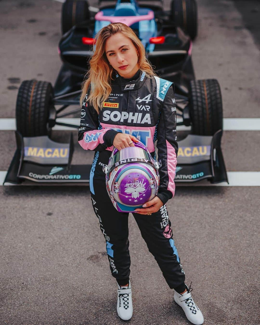 ソフィア・フロルシュさんのインスタグラム写真 - (ソフィア・フロルシュInstagram)「One word to sum up Sophia's season 👉 comeback  After a few years in endurance racing, @sophiafloersch joined the Alpine Academy at the beginning of 2023 and came back to Formula 3.  In the 20 races she took part in this season (18 in @fiaf3 and 2 at Macau) she never lost one position gaining a staggering 141 places in total with an average of 7 places gained per race!! 🤯  One of the highlights of her season came at Spa-Francorchamps when starting P24 in the feature race she came back to score her first points in P7!  Looking forward to what Sophia can achieve next season 💪  #AlpineRacing #AlpineAcademy #Formula3 #F3」12月4日 19時07分 - sophiafloersch