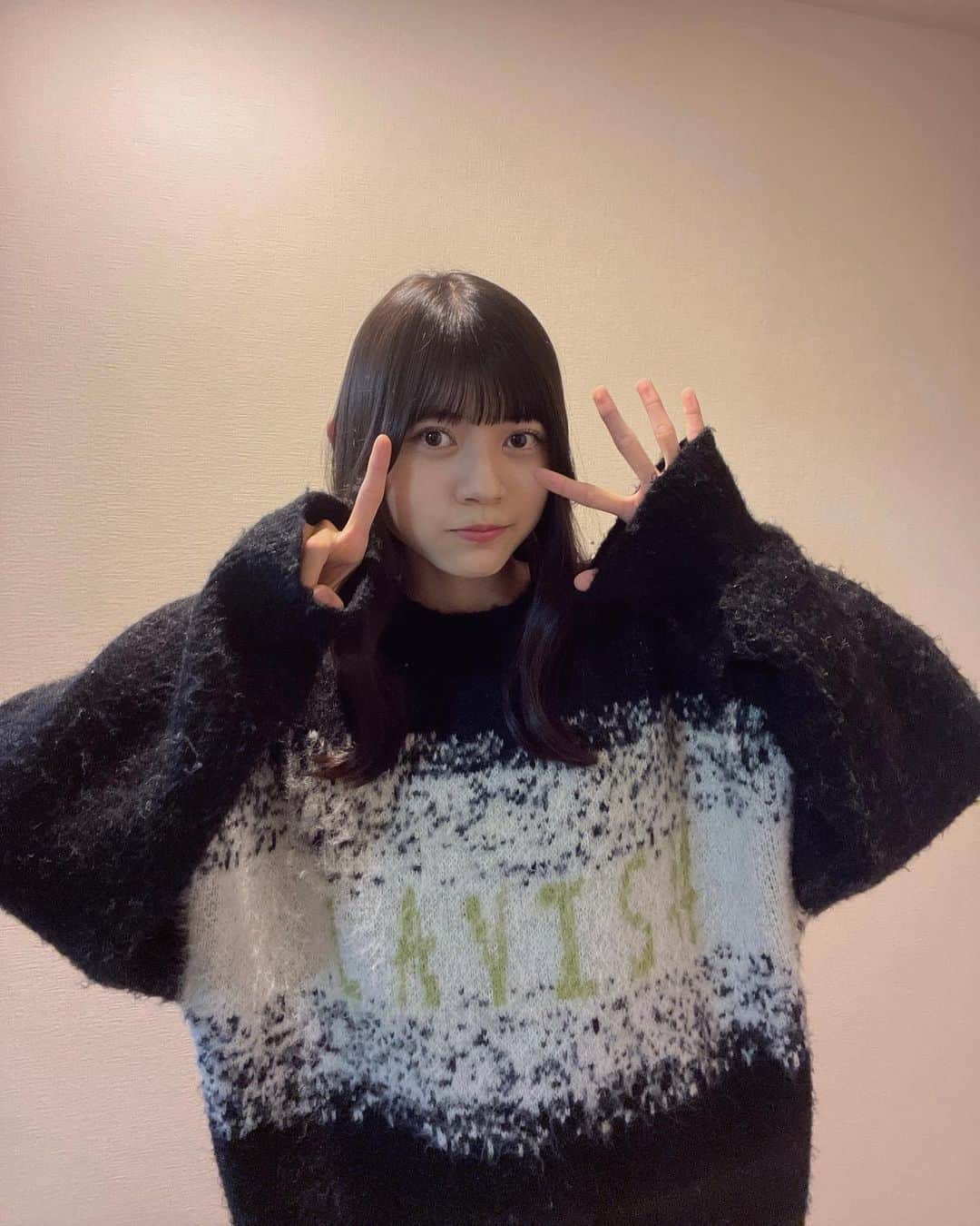 吉本麗南さんのインスタグラム写真 - (吉本麗南Instagram)「15歳になりました！  たくさんのお祝い本当にありがとうございます🥹🥹 全部めちゃくちゃ嬉しい💗💞  15歳&もうすぐニコラも最高学年なのでもっとパワーアップできたらと思います‼️  これからもよろしくお願いします！！  #吉本麗南#ニコラ#nicola#ニコラ1_2月合併号発売中#ニコモ  大人っぽ意識して髪巻いたよ^_^」12月4日 19時10分 - reina_yoshimoto_official