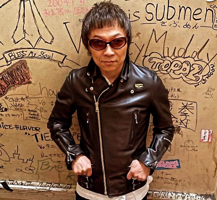 宮田和弥さんのインスタグラム写真 - (宮田和弥Instagram)「ジュンスカツアーでHatta Mandolin大活躍してます！ルイスレザーとマンドリンも良い感じ！引き続きよろしくね！#HattaMandolin #八田マンドリン #lewisleathers #lewisleathersjapan #ルイスレザー #宮田和弥 #ジュンスカ #junskywalkers」12月4日 19時16分 - miyatakazuyaofficial