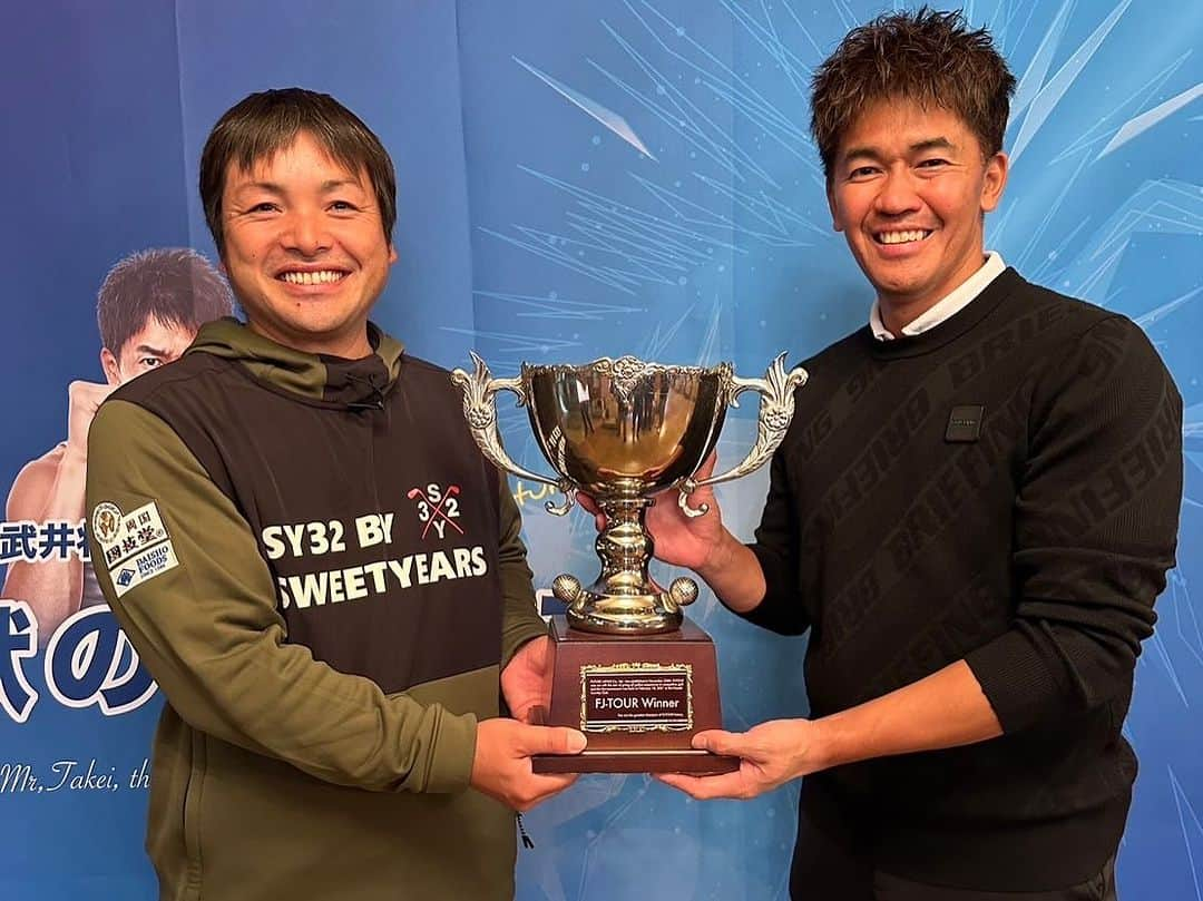 武井壮さんのインスタグラム写真 - (武井壮Instagram)「ゴルフミニツアー FJツアー 百獣の王カップ レジェンド中嶋常幸プロをお迎えして、ツアー2勝の市原弘大プロも参戦！134名参加の過去最大規模になりました！ 優勝は永松宏之プロで62ストロークでした！おめでとう！！」12月4日 19時20分 - sosotakei